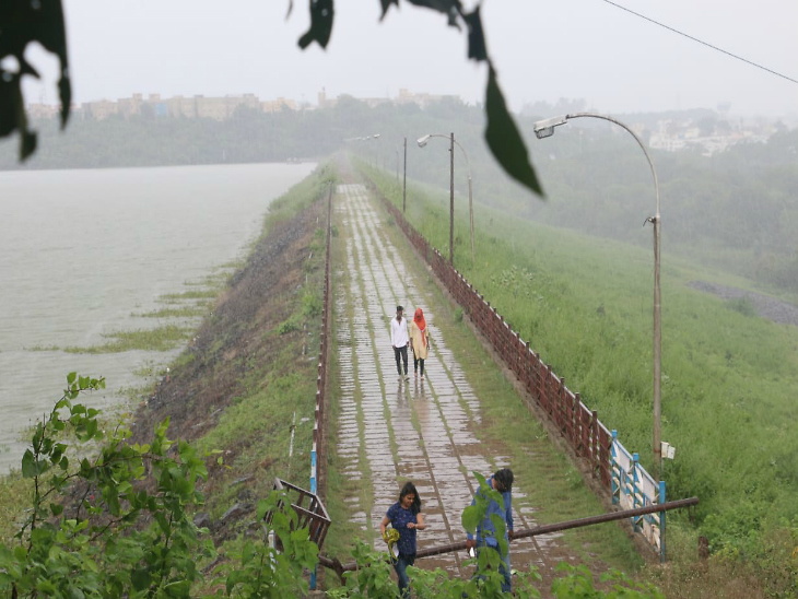 हथिया नक्षत्र गरज तरज के साथ बरसा ,फसलों को पहुंचा नुकसान