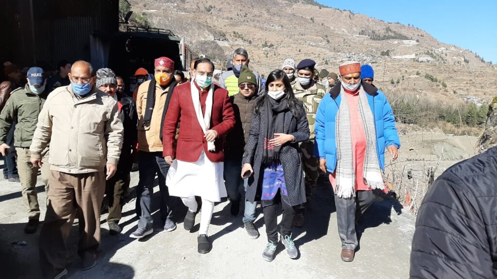 केंद्रीय मंत्री निशंक व आरके सिंह ने लिया प्रभावित क्षेत्रों का जायजा