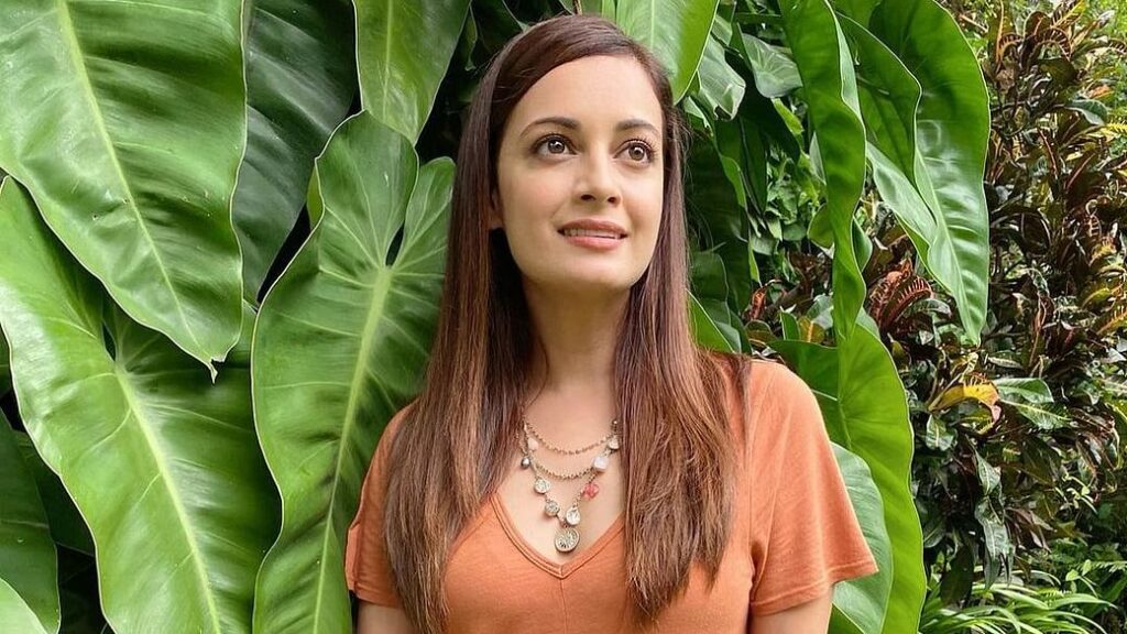 Earth Day : Dia Mirza कहती हैं, 'महामारी ने यह स्पष्ट कर दिया है कि हमें अपने जीने के तरीके को बदलना होगा'