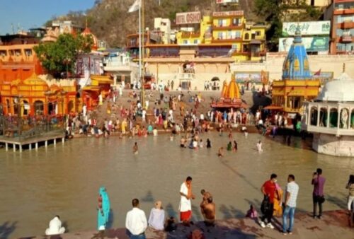 महाकुंभ(Mahakumbh) के अंतिम शाही स्नान पर दिखा महामारी का असर