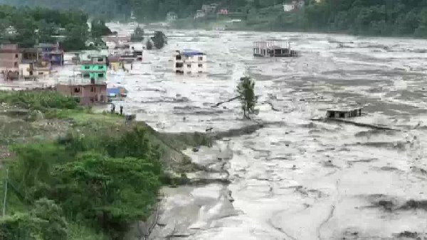 नेपाल में बाढ़, भूस्खलन में दर्जनों के लापता होने की आशंका