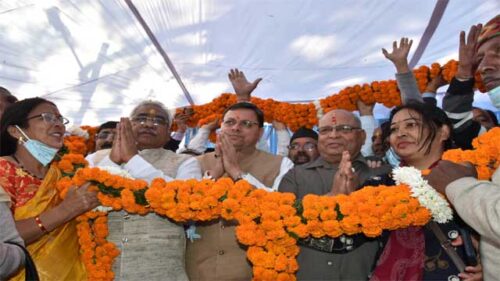 सीएम ने शहीद स्मारक पर पुष्पांजलि अर्पित कर शहीद राज्य आंदोलनकारियों को दी श्रद्धांजलि