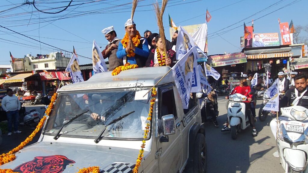 ’कैंट विधानसभा में आप प्रत्याशी रविन्द्र सिंह आनंद ने किया शक्ति प्रदर्शन’