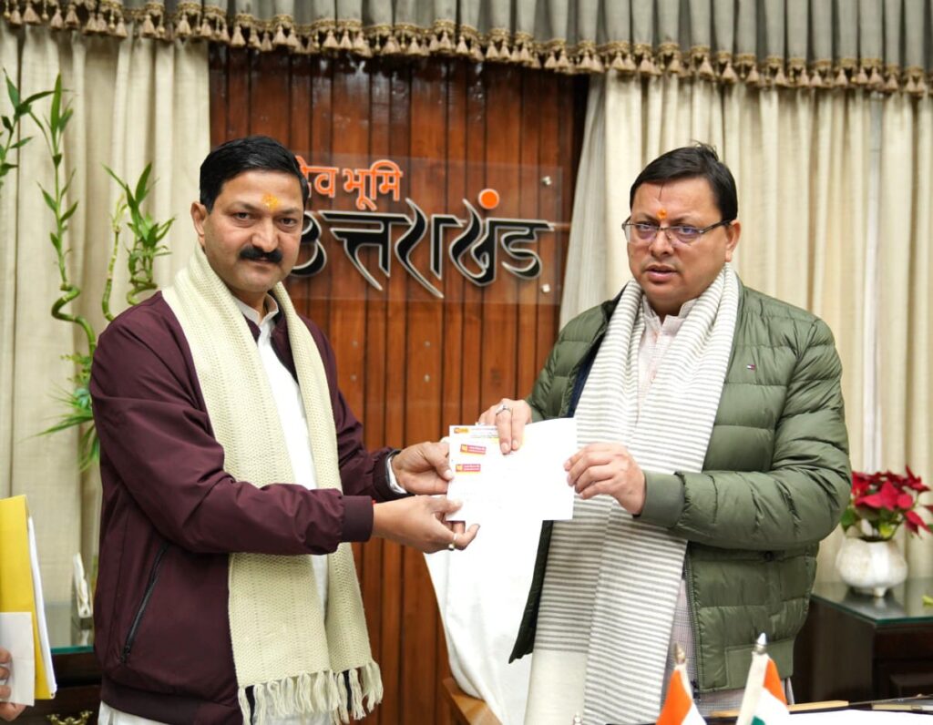 मुख्यमंत्री राहत कोष के लिए सीएम को पांच लाख रु. का चेक सौंपा
