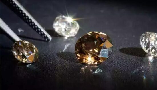 कनाडा ने रूसी हीरों के आयात पर प्रतिबंध बढ़ाया